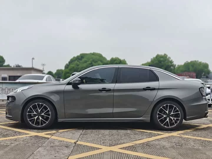 Lynk & Co 03