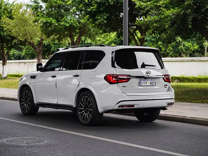Infiniti QX80