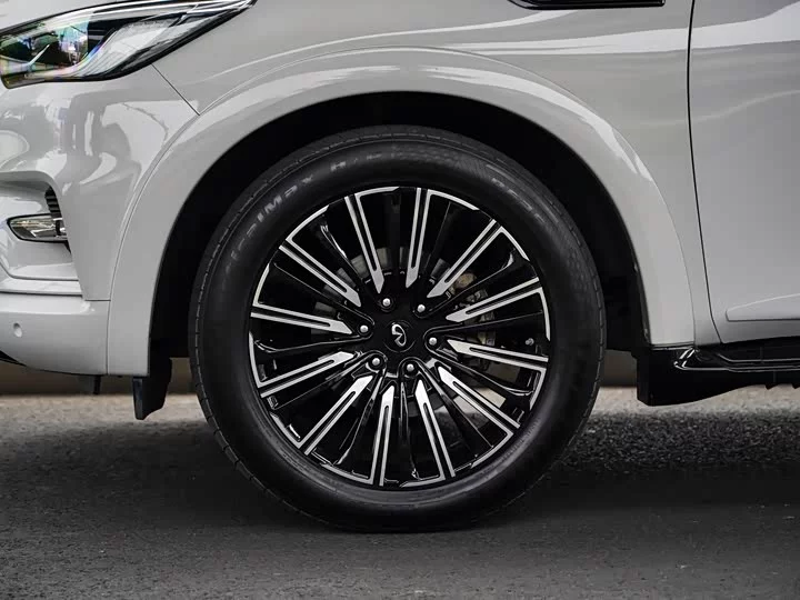 Infiniti QX80