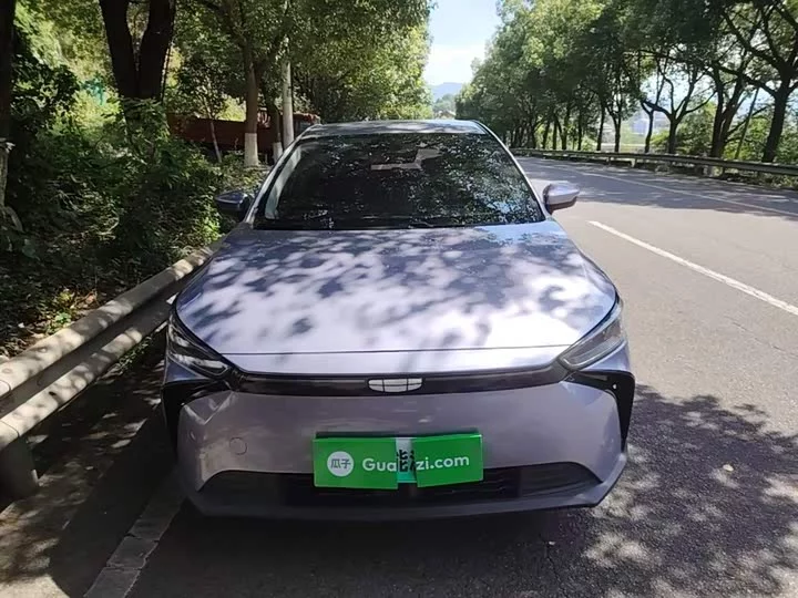Geely M6