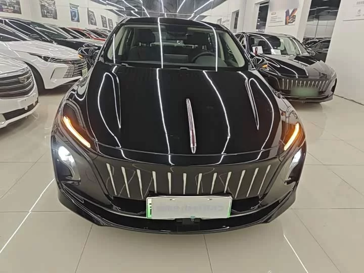 Hongqi E-QM5