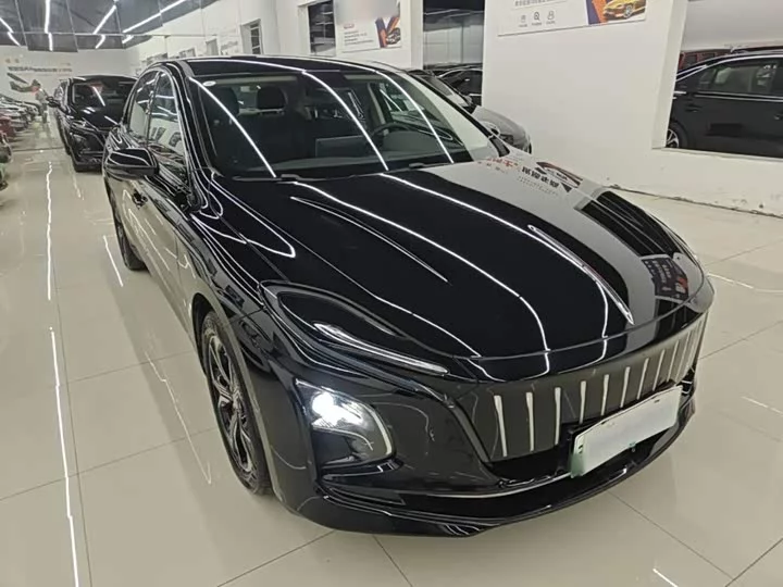 Hongqi E-QM5