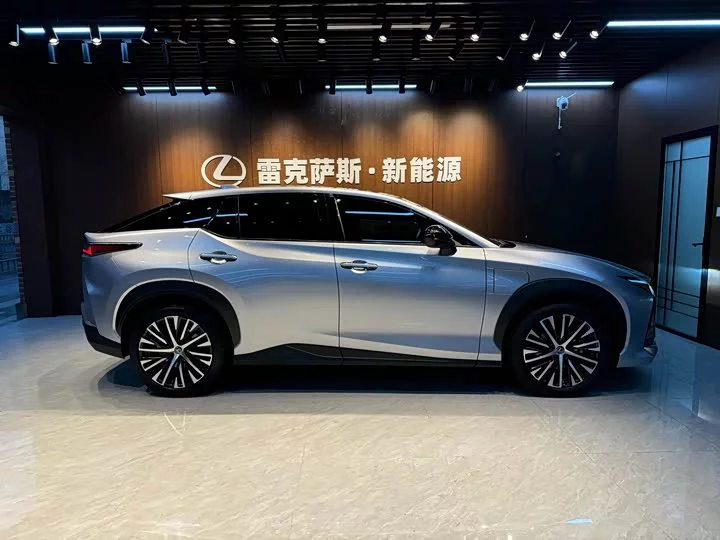 Lexus RZ