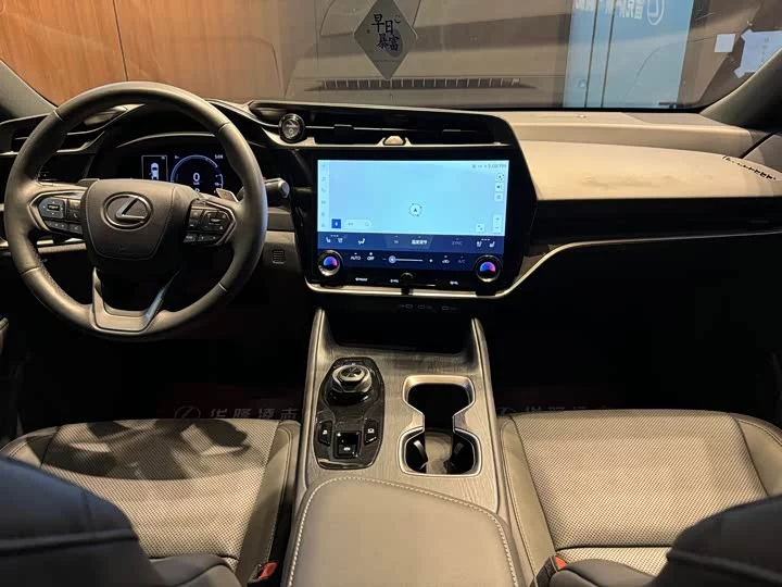 Lexus RZ