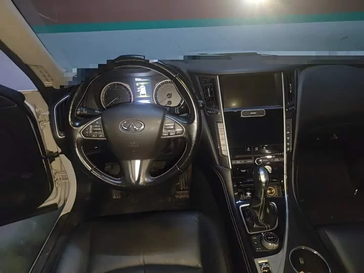 Infiniti Q50L