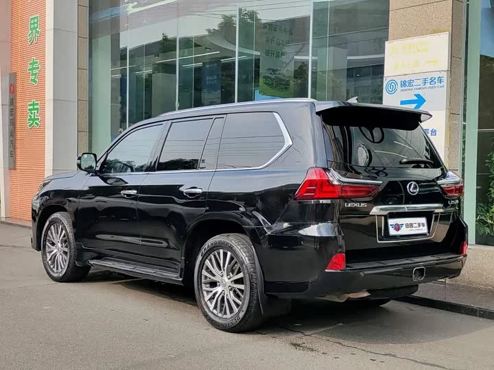 Lexus LX