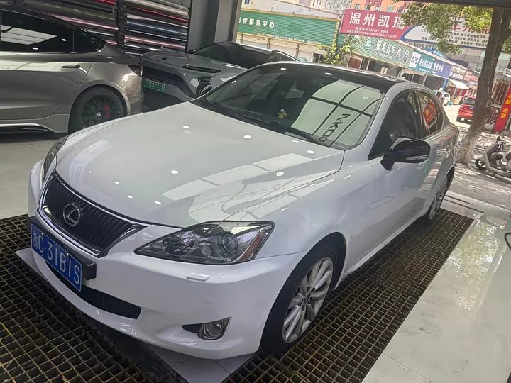 Lexus IS