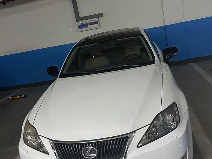 Lexus IS