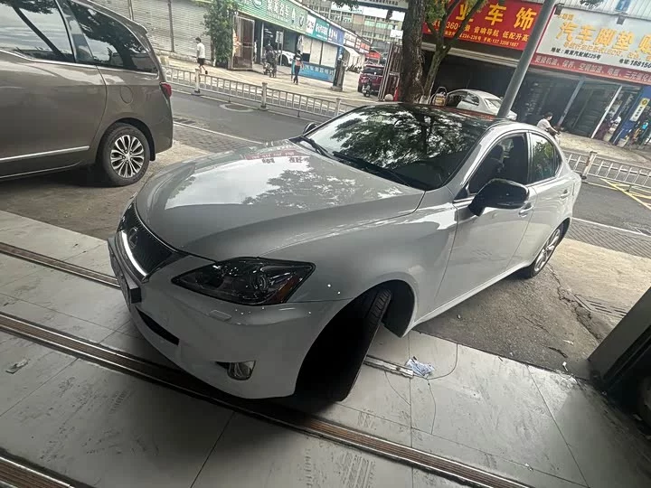 Lexus IS