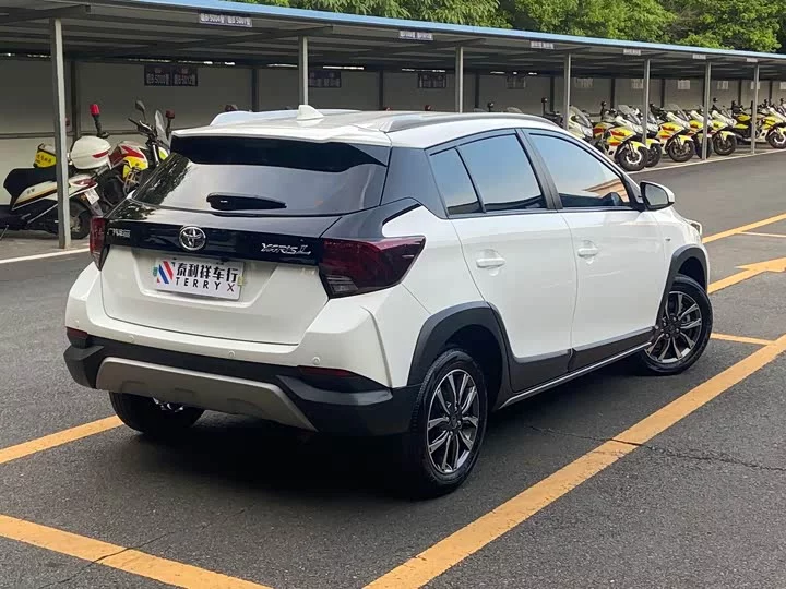 Toyota Yaris L