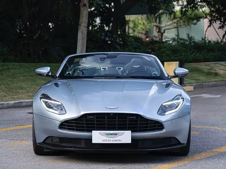 Aston Martin DB11