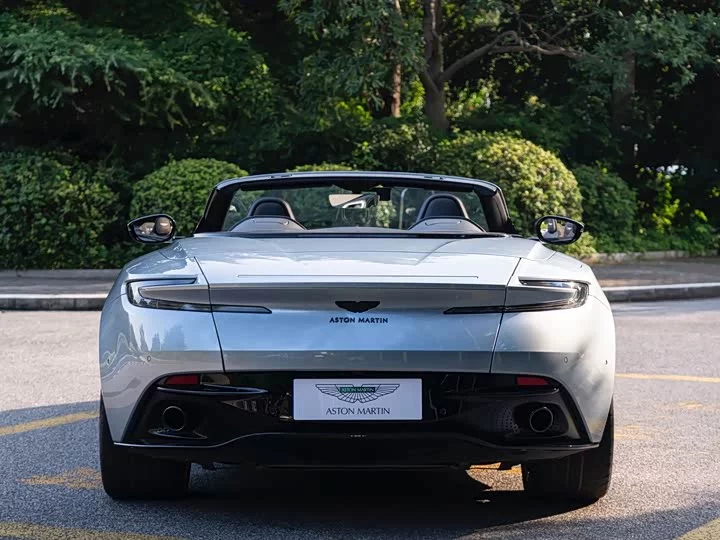 Aston Martin DB11