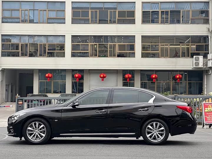 Infiniti Q50L