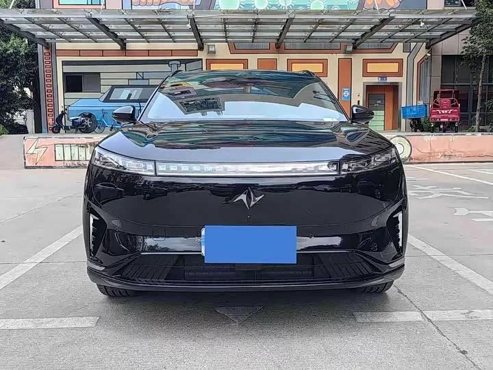 Dongfeng eπ008
