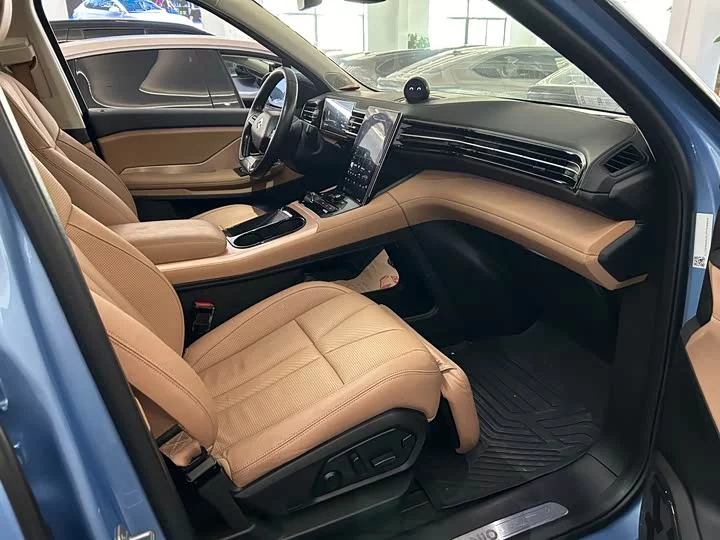 NIO ES8