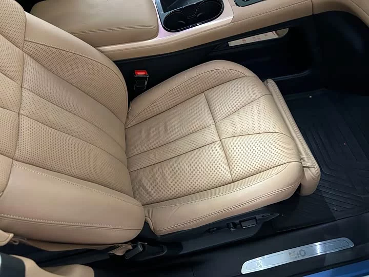 NIO ES8