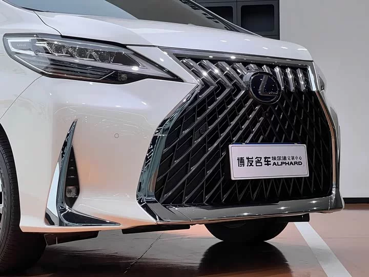 Lexus LM