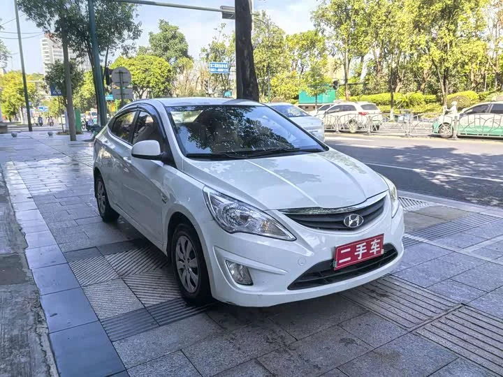 Hyundai Rena