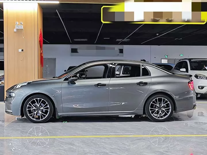 Lynk & Co 03