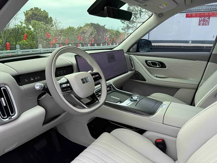 Geely Galaxy M9