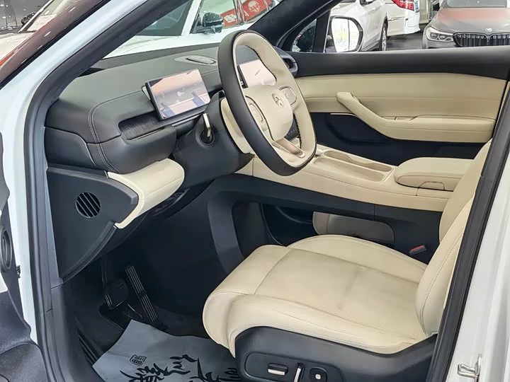 NIO ES6
