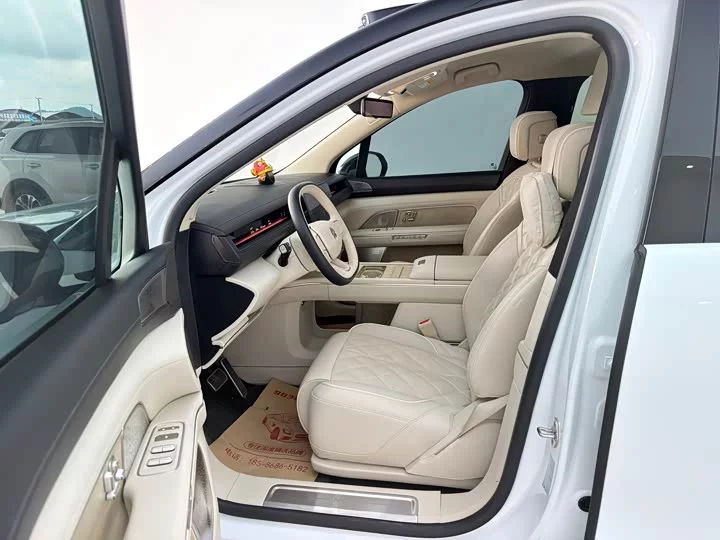 NIO ES8