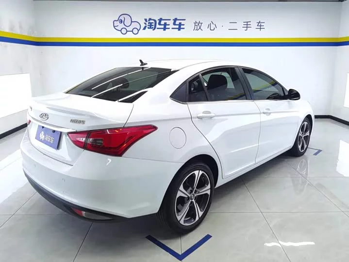 Chery Arrizo 5