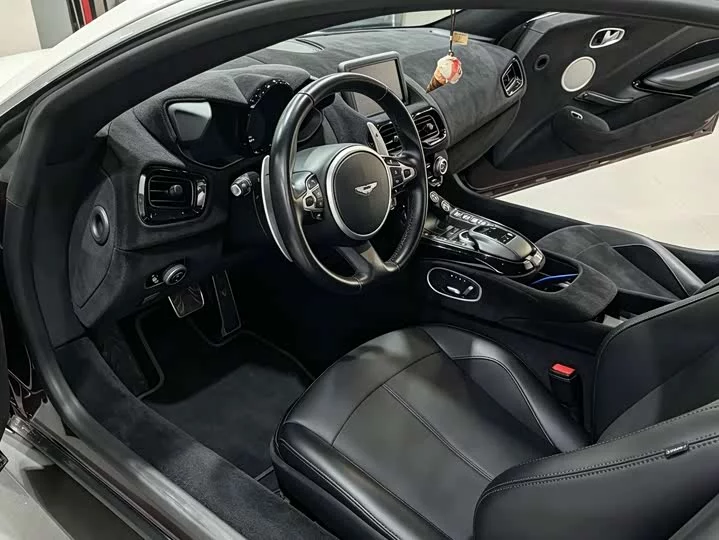 Aston Martin V8 Vantage