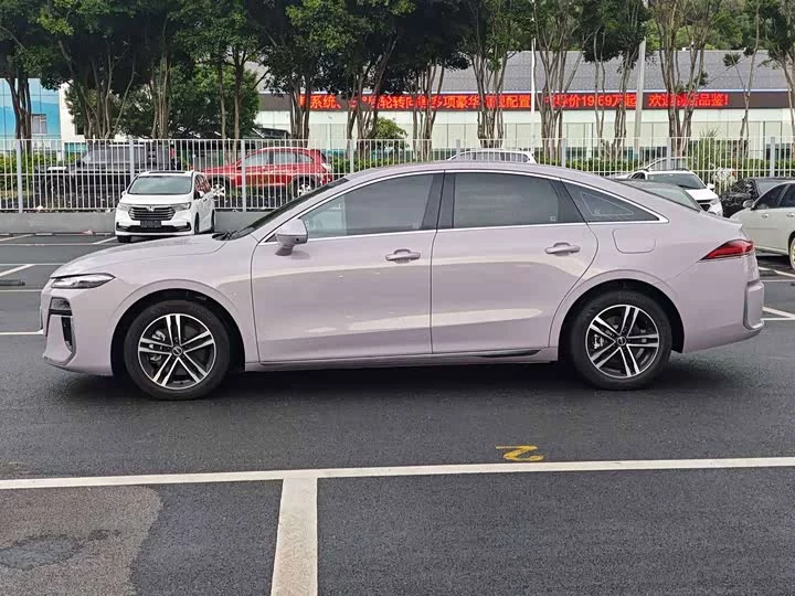 Roewe M7 DMH