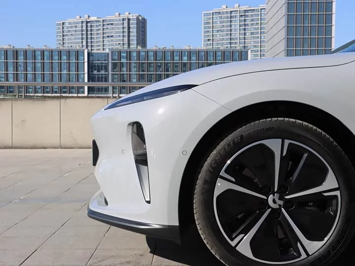 NIO ET5T