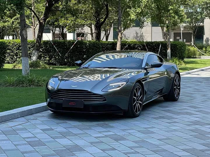 Aston Martin DB11