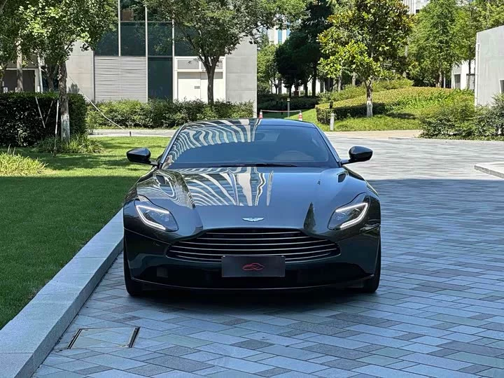 Aston Martin DB11
