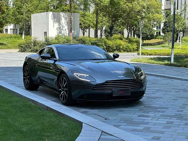Aston Martin DB11
