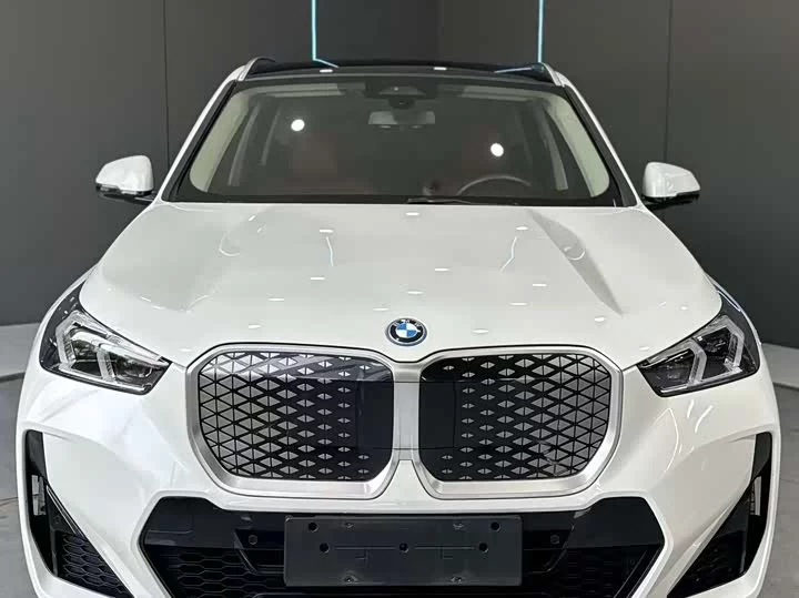 BMW iX1