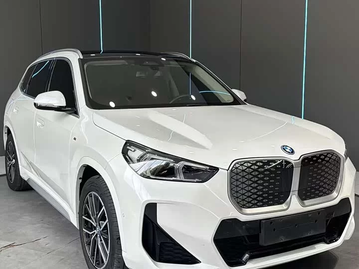 BMW iX1