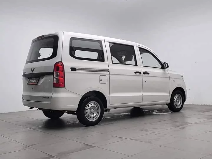Wuling Hongguang V