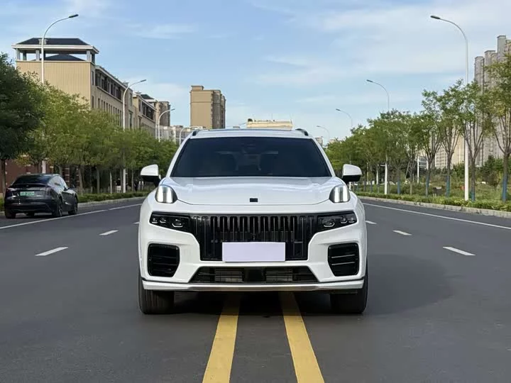 Lynk & Co 09