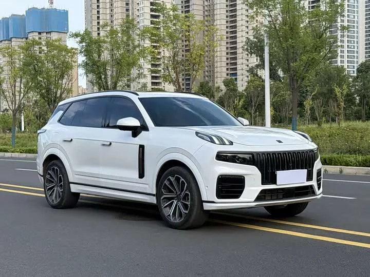 Lynk & Co 09