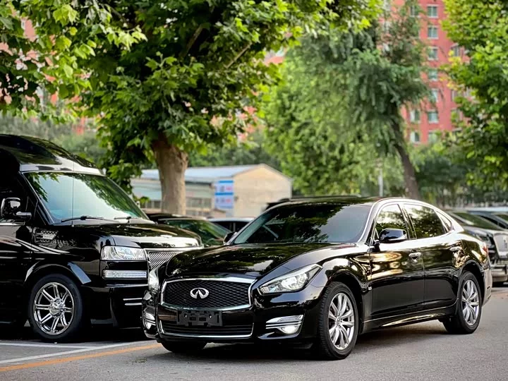 Infiniti Q70