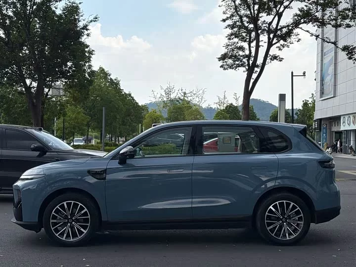 Leapmotor B10