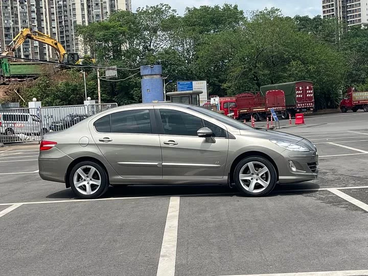 Peugeot 408
