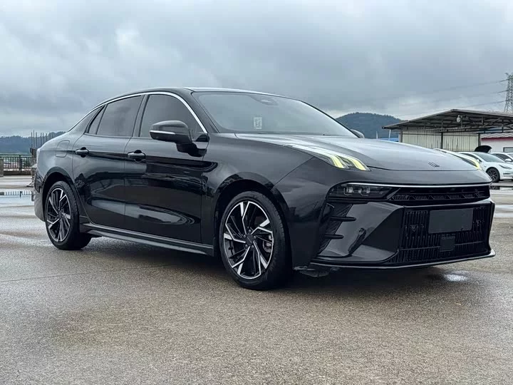 Lynk & Co 03