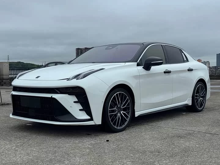 Lynk & Co 03