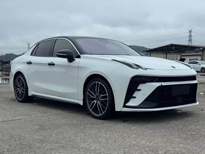 Lynk & Co 03