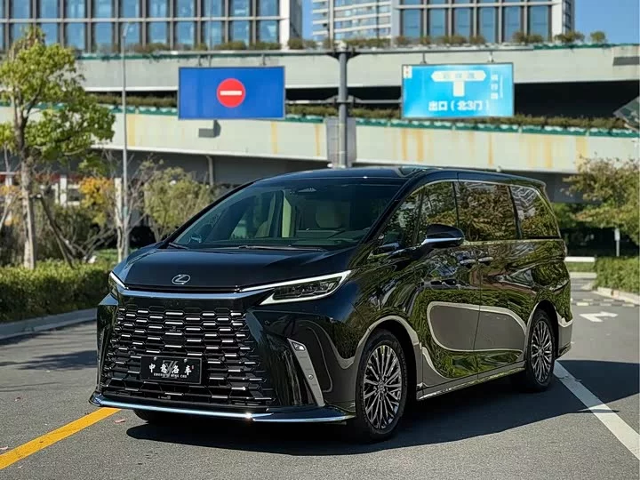 Lexus LM