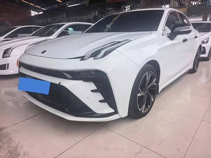 Lynk & Co 03