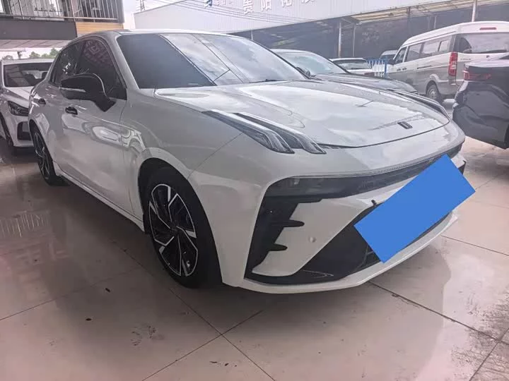 Lynk & Co 03