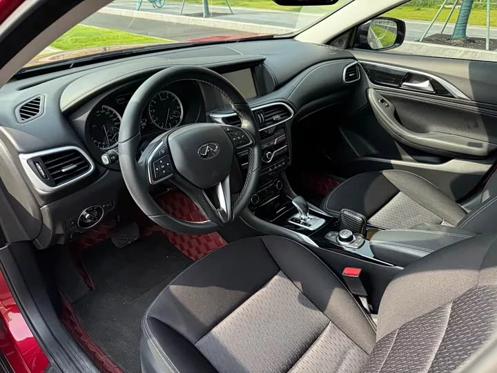 Infiniti QX30