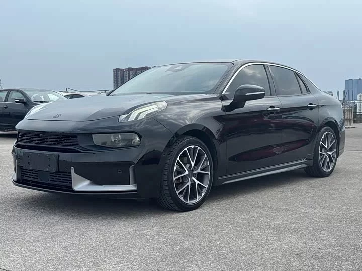 Lynk & Co 03