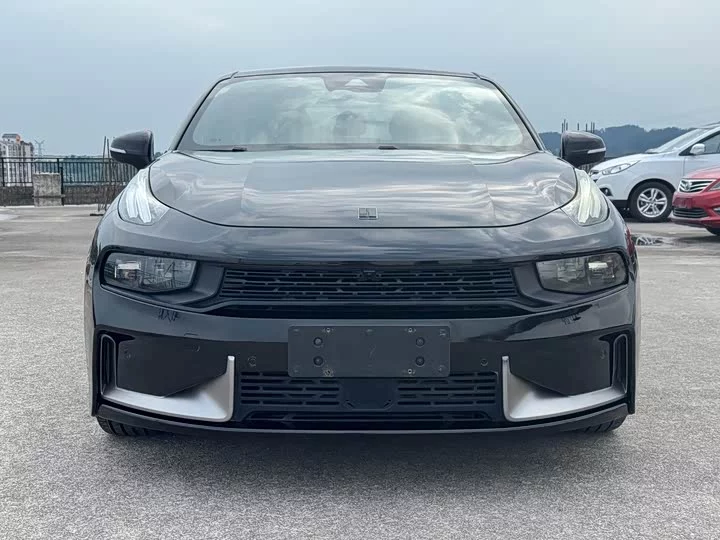 Lynk & Co 03